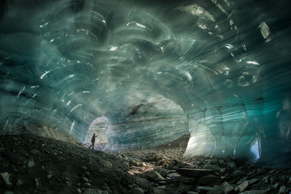 "Das Licht war mit mir" Gletschereishöhle   Schweiz     Tobilafotografie Toni Bischof, Ladir