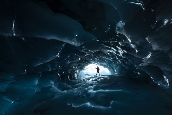 "Der Wellengang..."  Gletschereis-Höhle Schweiz   Tobilafoto Toni Bischof Ladir