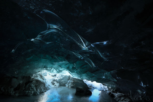 " Einschlüsse und Spiegelungen " 20250303-Kleine-Höhle-Morteratsch_DSC5568-01 Tobilafotografie Toni Bischof, Ladir