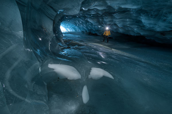 "Weisse Zeichen..."  Gletschereis-Höhle Schweiz  Tobilafoto Toni Bischof Ladir