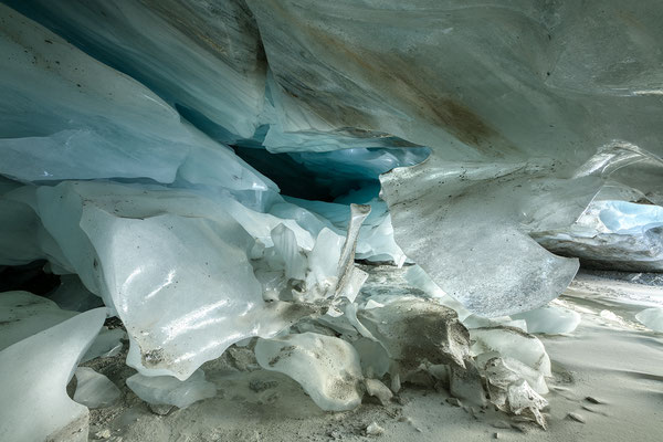 "Eishöhle im Tiefengletscher"    Tobilafotografie Toni Bischof, Ladir
