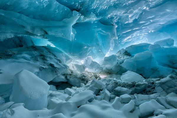 "Eishöhle im Tiefengletscher"    Tobilafotografie Toni Bischof, Ladir