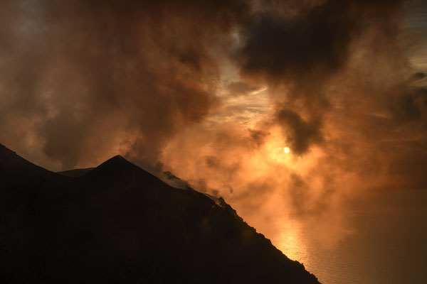 750m-Schulter-Vulkaneruption Stromboli  "Tobilafotografie"  Toni Bischof Ladir