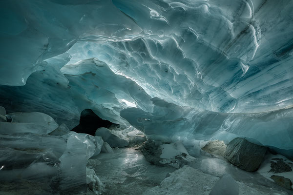 "Die Kathedrale im Gletscher" Gletschereis-Höhle Schweiz Tobilafoto Toni Bischof Ladir