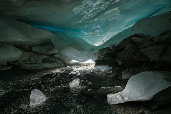 "Eishöhle im Tiefengletscher"    Tobilafotografie Toni Bischof, Ladir