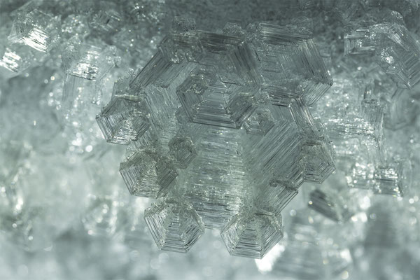 "Die Kristallgrotte im Gletscher" ,  20250214-Gletscherhöhle-Wittenwasseren-Stack-20  ,  Tobilafotografie Toni Bischof, Ladir