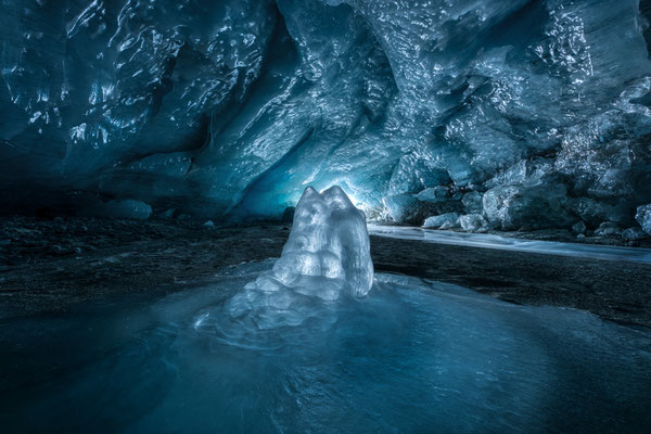 "Die gigantische Gletscherhöhle von Morteratsch"  20241211-Grosse Gletscherhöhle Morteratsch-HDR-42  Tobilafotografie Toni Bischof, Ladir