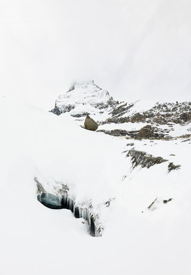 18.5.2021... "Der Eingang" Eishöhle im Furggletscher/Schweiz  Tobilafotografie Toni Bischof, Ladir