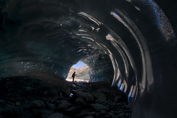 "Das Licht war mit mir" Gletschereishöhle  Schweiz   Tobilafotografie Toni Bischof, Ladir