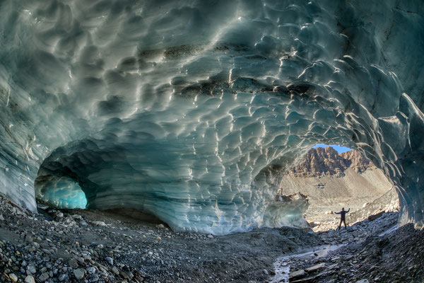 "Das Licht war mit mir" Gletschereishöhle  Schweiz      Tobilafotografie Toni Bischof, Ladir