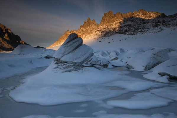 "Der Turm im Gletscher..."   Tobilafoto Toni Bischof, Ladir