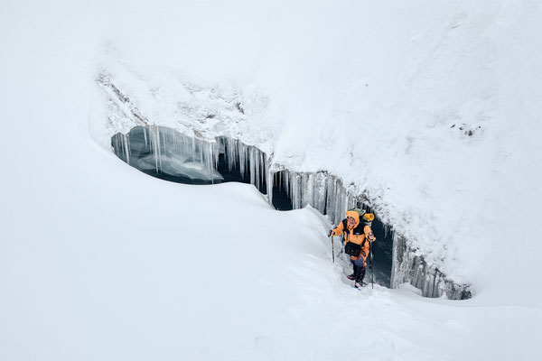 19.5.2021... "Der Eingang" Eishöhle im Furggletscher/Schweiz  Tobilafotografie Toni Bischof, Ladir