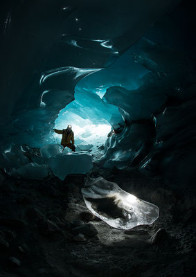 18.5.2021 "Lichtexperiment  Blaue Grotte"  NDS4258-20210603-Eishöhle-Furgg ,  Tobilafotografie  Toni Bischof, Ladir