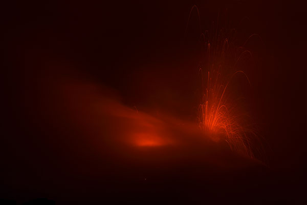 924m-Cima-Vulkaneruption Stromboli  "Tobilafotografie"  Toni Bischof Ladir