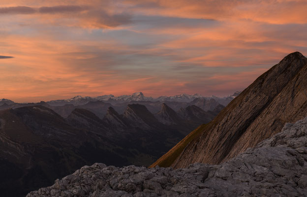 "Sonnenaufgang auf dem Jöchli..."  Tobilafoto Toni Bischof, Ladir