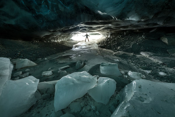 "Eishöhle im Tiefengletscher"    Tobilafotografie Toni Bischof, Ladir