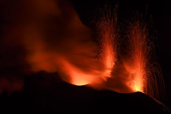 924m-Cima-Vulkaneruption Stromboli  "Tobilafotografie"  Toni Bischof Ladir