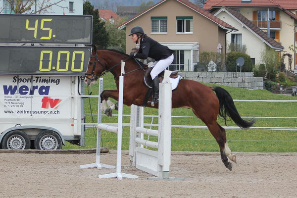 Celine Erni und Navaro unterwegs zum Sieg! - Foto: Jenny Commons