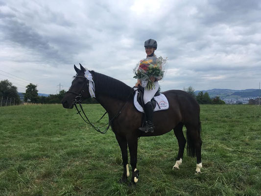 Elisha und Jenny Kathriner an ihrem ersten FM3 Sieg am 22.07.2018 - Foto: Jenny Commons