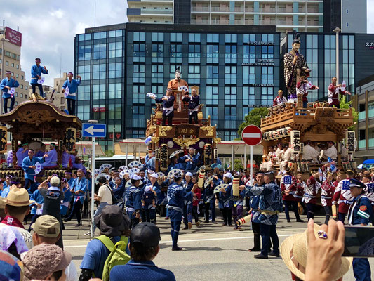 成田駅前　祇園祭（7月）