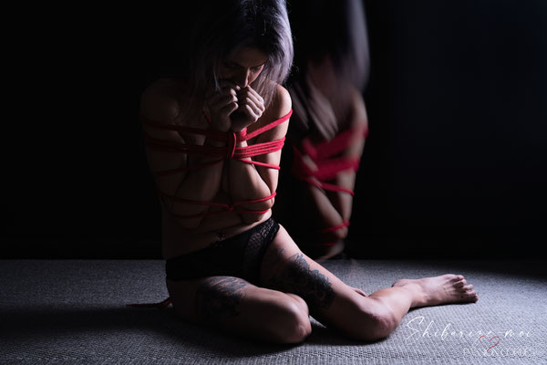 Séance Photo Shibari : Fusion Artistique et Émotionnelle