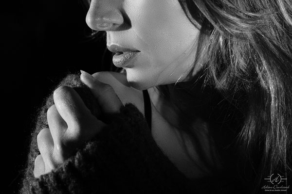 Femme, portrait artistique en noir et blanc photo