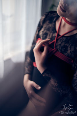 Séance Photo Shibari Femme en Boudoir : Élégance et Sensualité Révélées