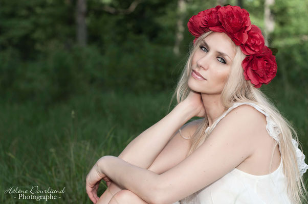 idée shooting photo femme portant une couronne de roses