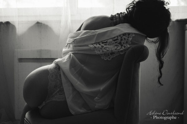 portrait féminin anonyme en noir et blanc