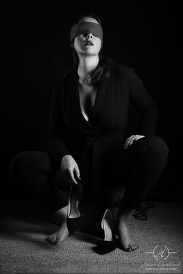 Élégance et Séduction : Séance Photo Shibari Femme en Studio