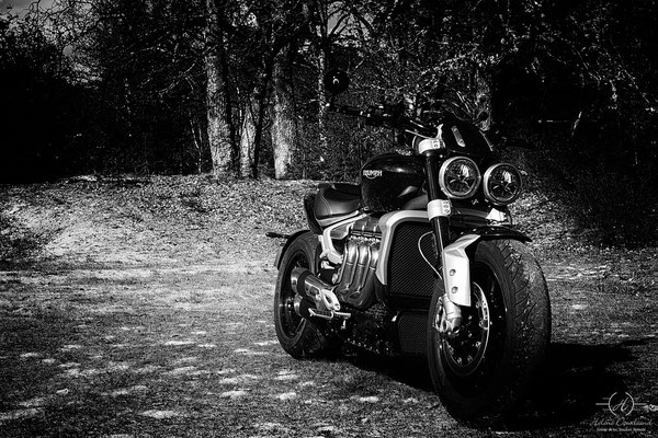 shooting photo moto rocket en noir et blanc