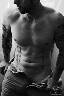 portrait boudoir homme tatoué
