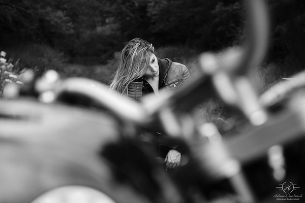 photo femme avec moto en Yvelines