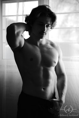 homme en portrait boudoir raffiné