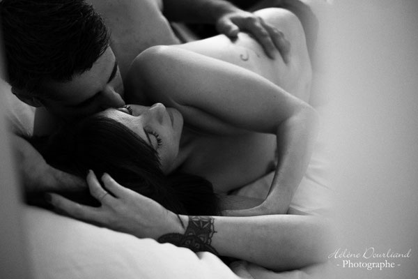Séance photo boudoir couple : une vision monochromatique