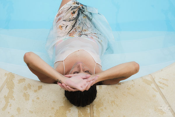 Séance photo aquatique : Plongez dans la féminité