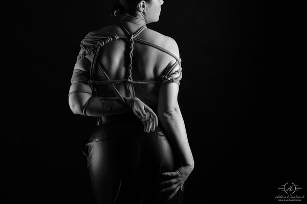 Expression de la Féminité : Séance Photo Shibari en Studio