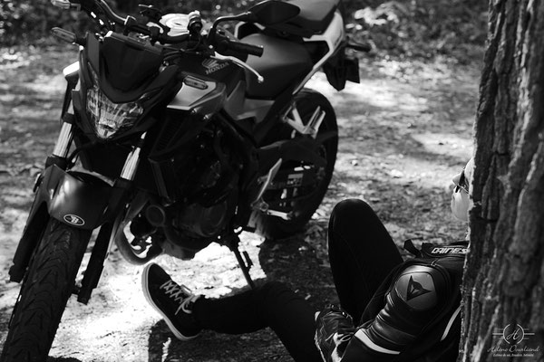 Explorez votre côté rebelle avec un shooting moto au féminin