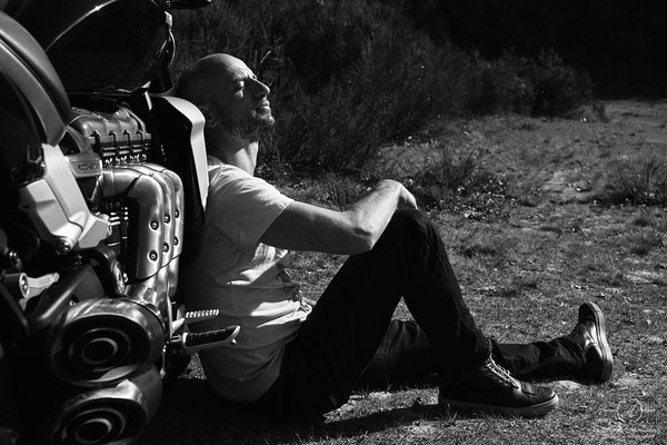Mettez en valeur votre passion pour la moto avec un shooting en pleine nature