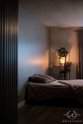 Intérieur du home studio photo intimiste dans les Yvelines avec différents univers décorés