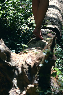 shooting femme esprit romantique en forêt