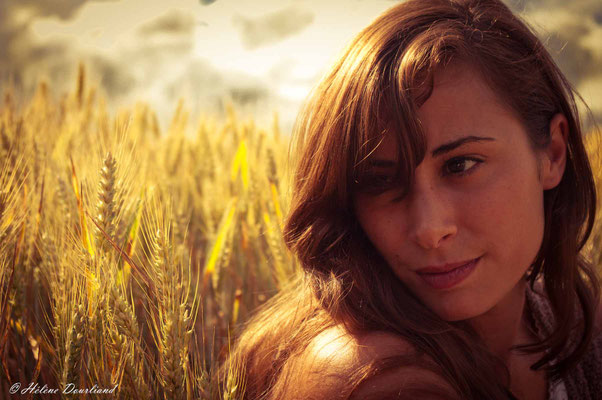 shooting photo en extérieur dans un champ de blé en Yvelines