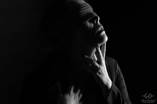 Exploration de la Beauté : Séance Photo Shibari en Studio pour Femme
