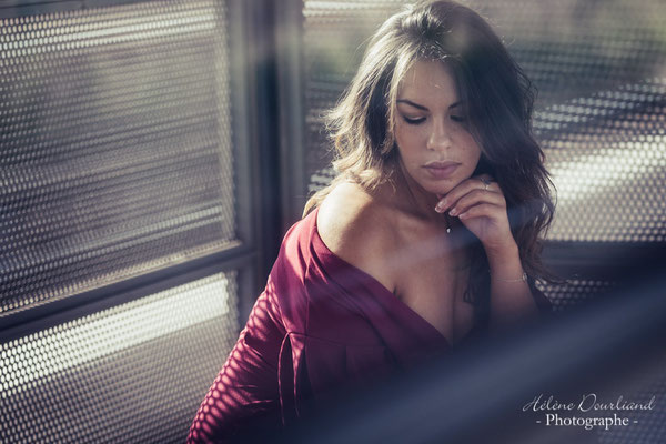 Portrait individuel femme en extérieur
