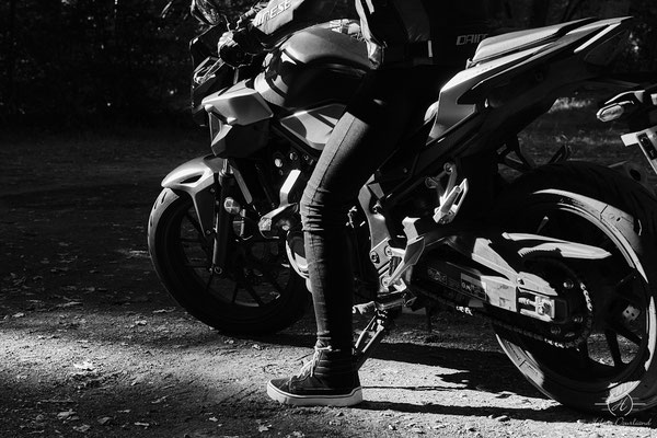 Séance photo moto femme, capturez votre esprit libre