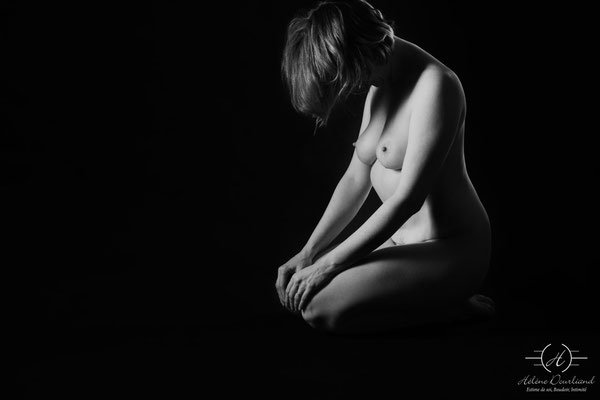 Séance de Nu Artistique Féminin: Révélez votre Beauté en Studio