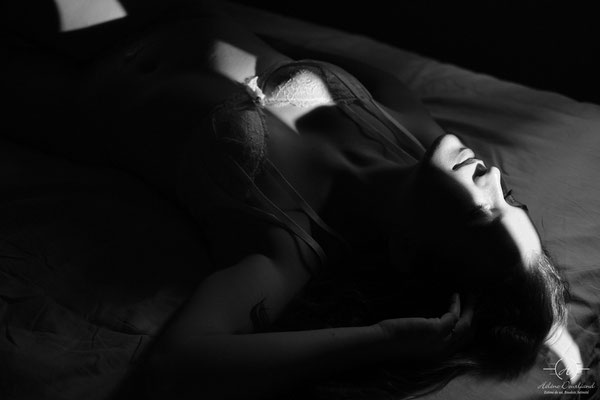 Séance photo glamour avec lumière créative