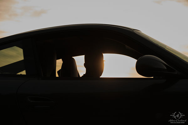shooting voiture au coucher du soleil