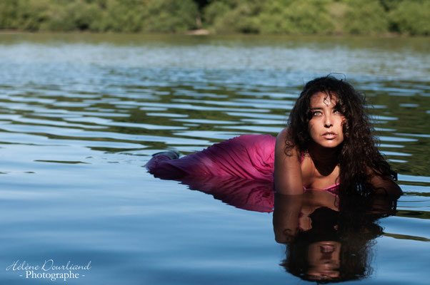 shooting photo portrait femme dans un lac en Yvelines