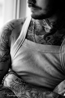 portrait homme tatoué